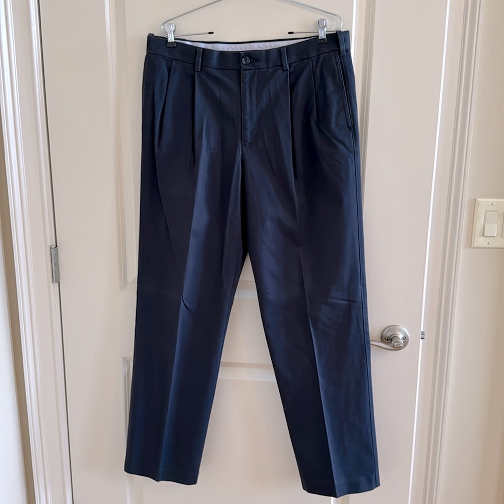 Savane men’s chino pant, pleats, no cuffs, blue, 34x32.  Comfort fit